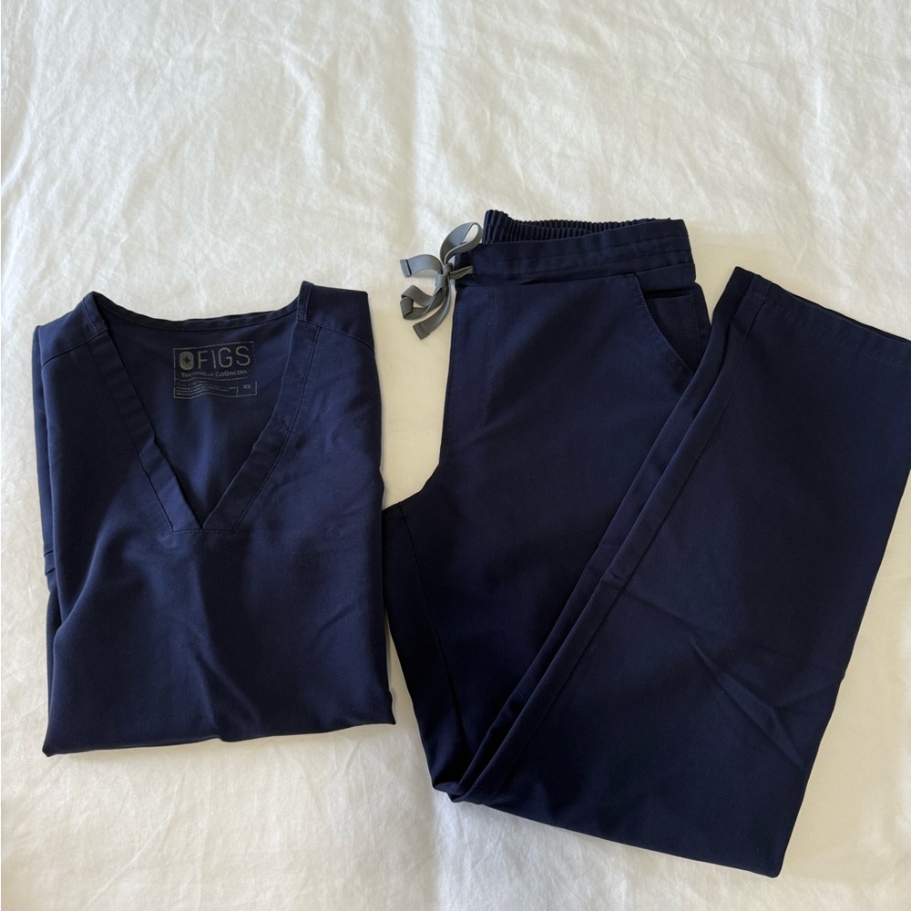 FIGS Navy Scrub Set